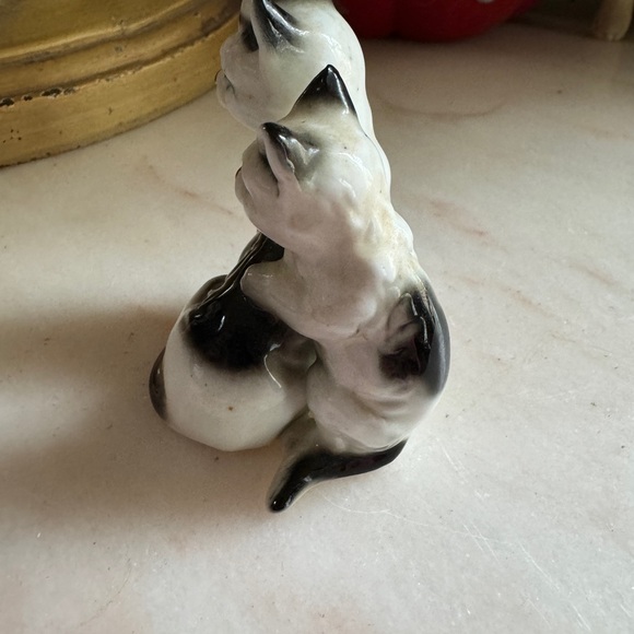 Vintage Mom Cat w/Kitten Figurine - Picture 2 of 4